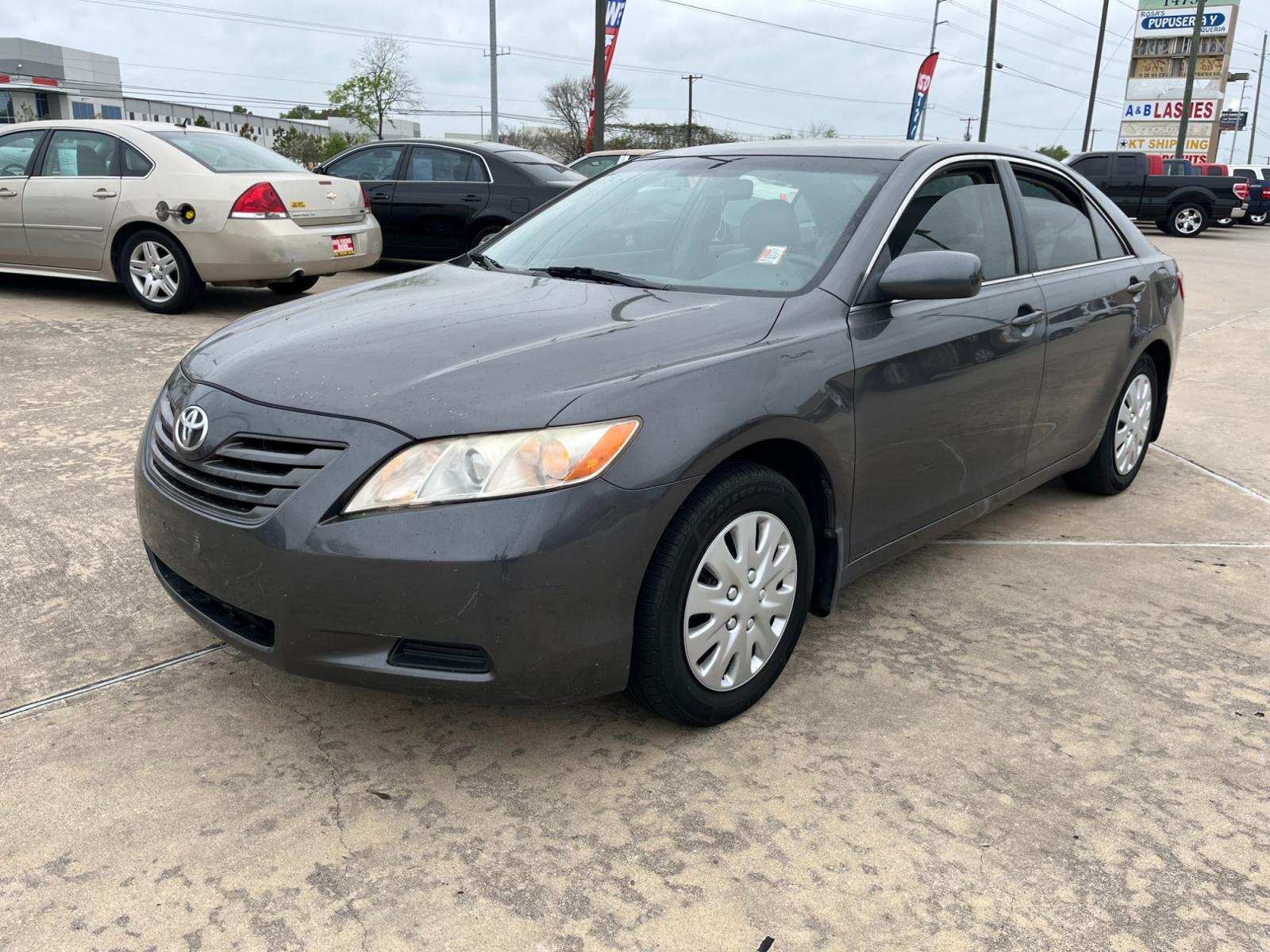 2007 GRAY /gray Toyota Camry CE 5-Spd AT (4T1BE46K37U) with an 2.4L L4 DOHC 16V engine, 5-Speed Automatic Overdrive transmission, located at 14700 Tomball Parkway 249, Houston, TX, 77086, (281) 444-2200, 29.928619, -95.504074 - Photo #2